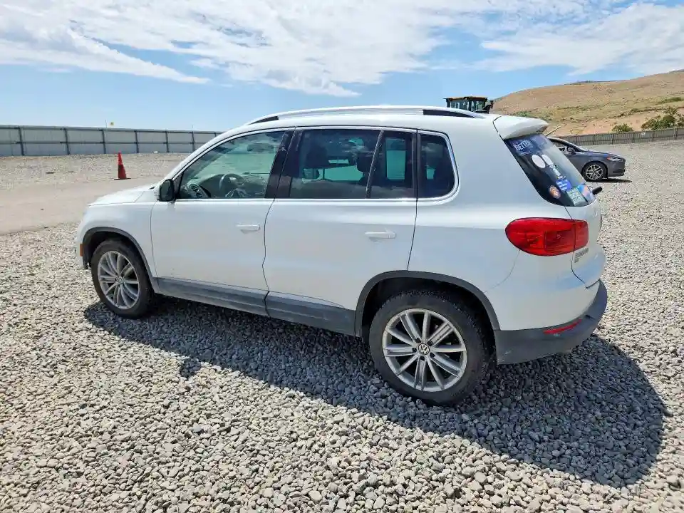 WVGAV7AX8GW591644 2016 VOLKSWAGEN TIGUAN-1