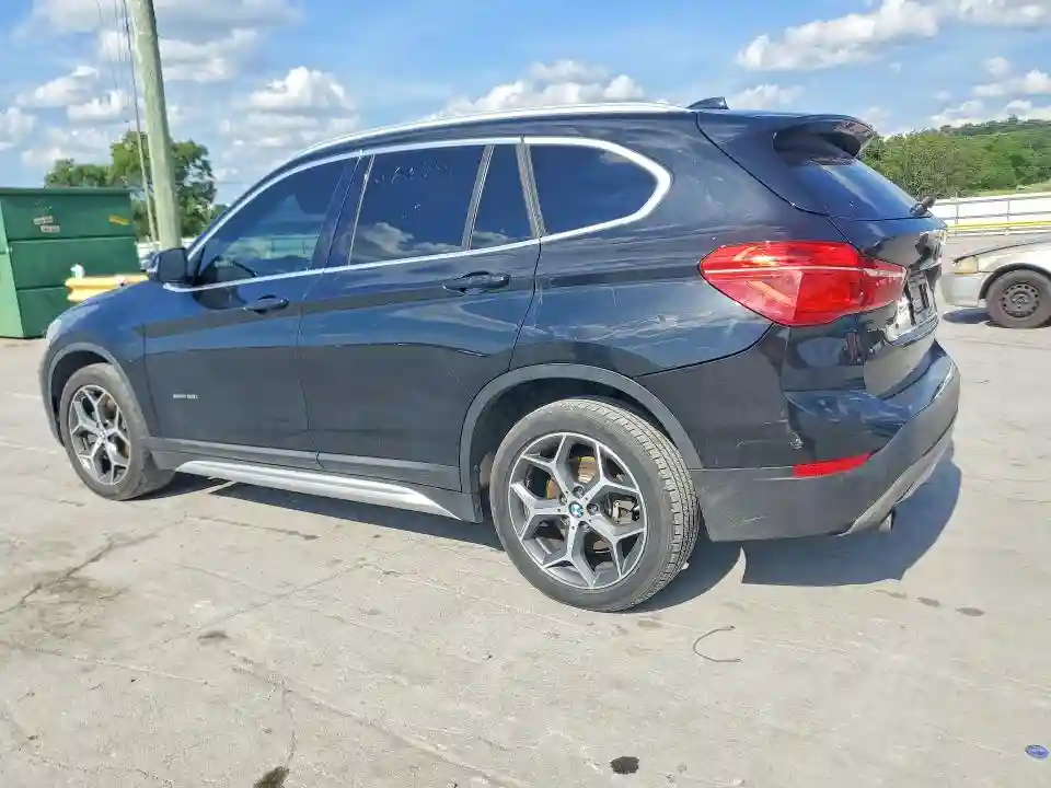 WBXHU7C32J5H41735 2018 BMW X1-1