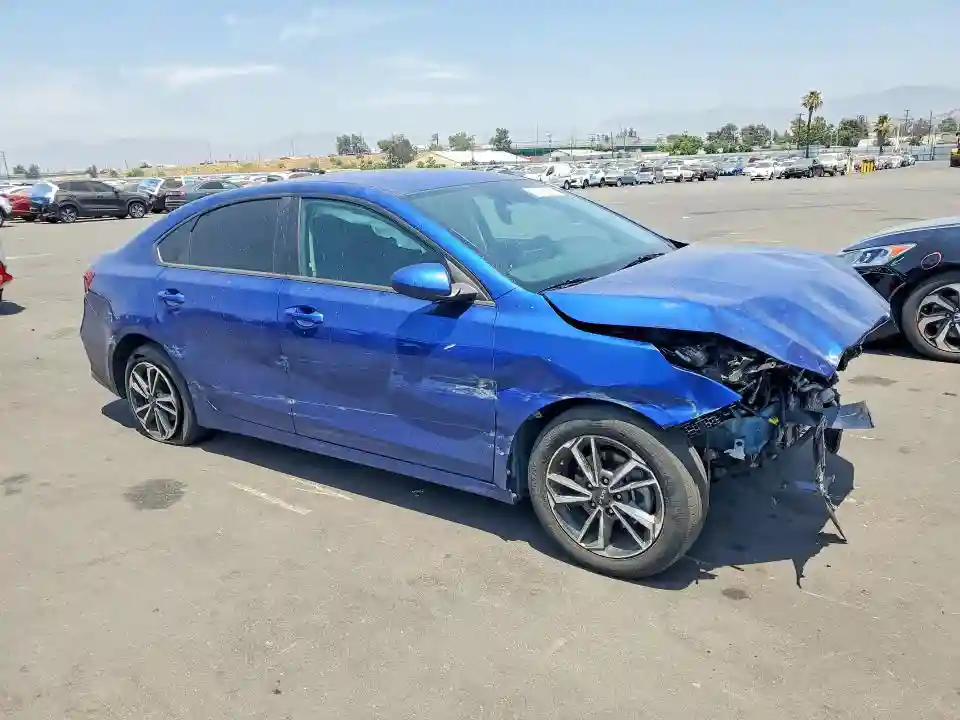 3KPF24AD2RE725391 2024 KIA FORTE LXS-3