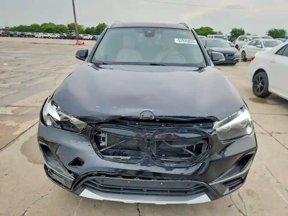 WBXJG7C00M5U01077 2021 BMW X1-4