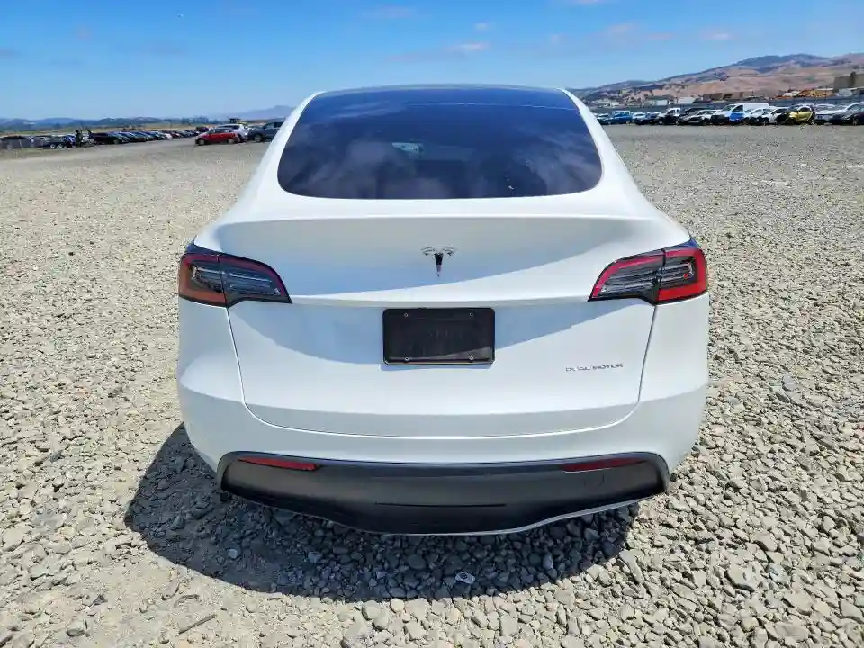7SAYGAEE4PF683506 2023 TESLA MODEL Y-5