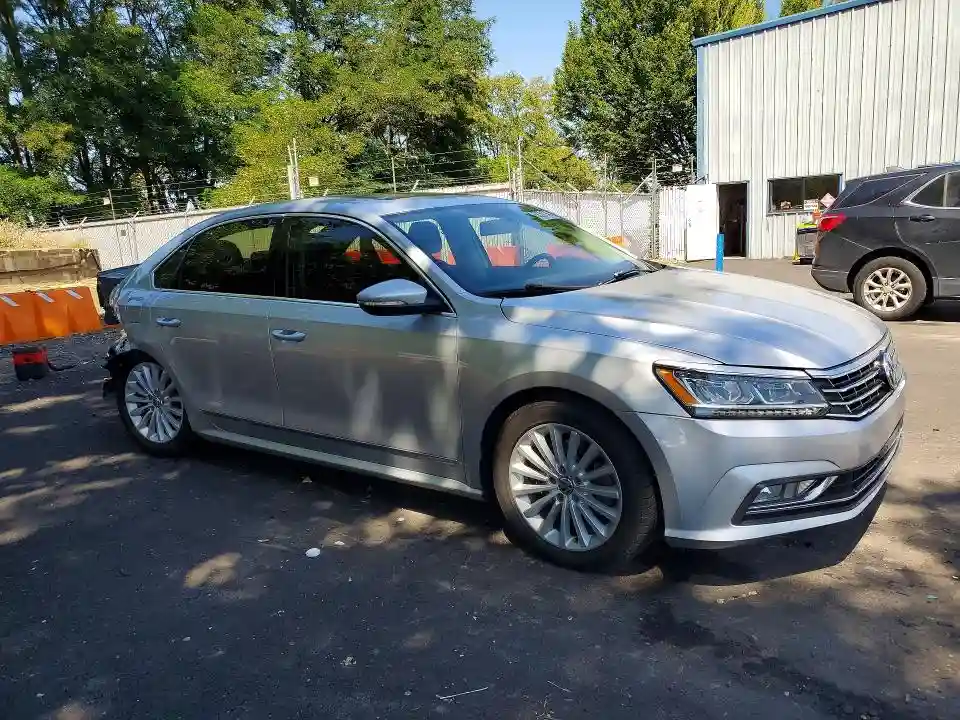 1VWBT7A31HC035672 2017 VOLKSWAGEN PASSAT-3