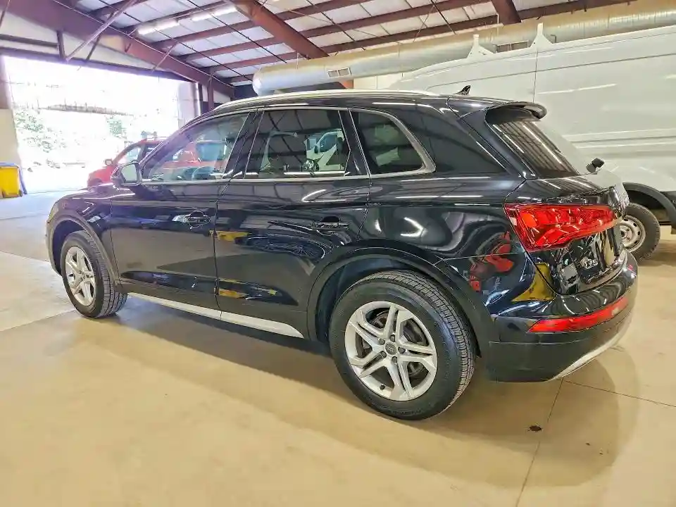 WA1ANAFY1J2133617 2018 AUDI Q5-1