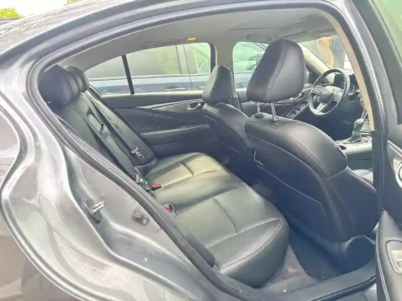 JN1EV7AR6JM611757 2018 INFINITI Q50-5