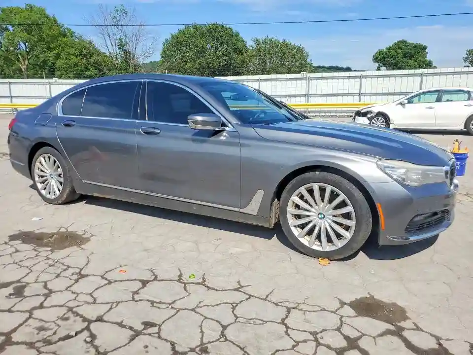WBA7E2C5XGG504685 2016 BMW 7 SERIES-3