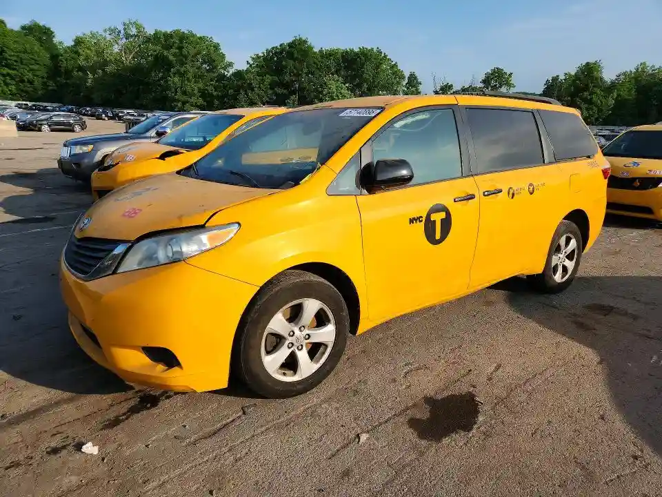 5TDKZ3DC4HS876051 2017 TOYOTA SIENNA-0