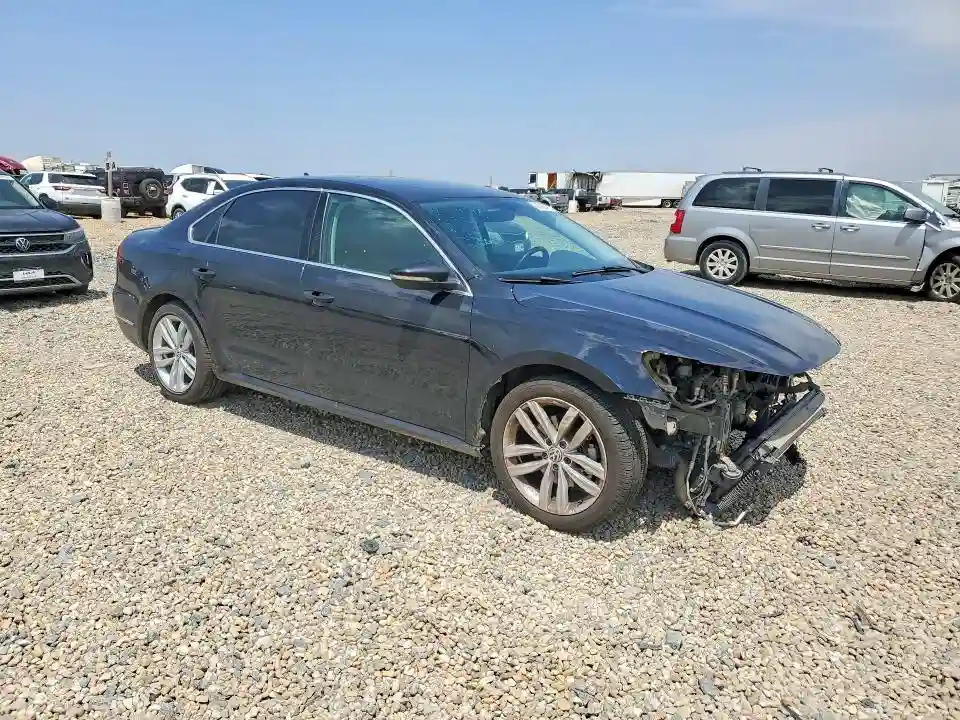 1VWBA7A39JC008215 2018 VOLKSWAGEN PASSAT-3