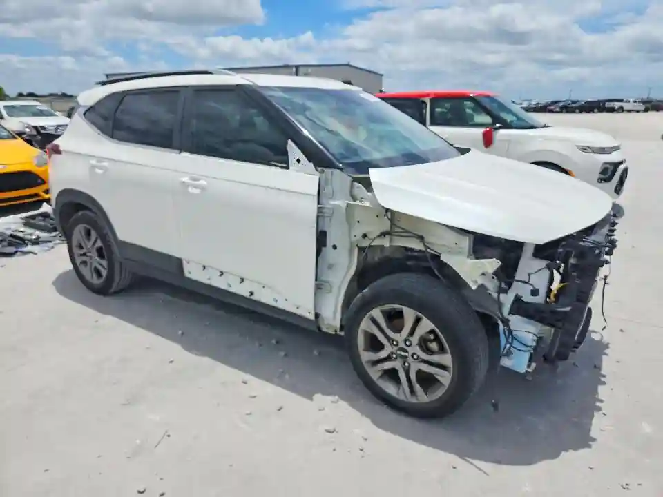 KNDEU2AA2N7237441 2022 KIA SELTOS-3