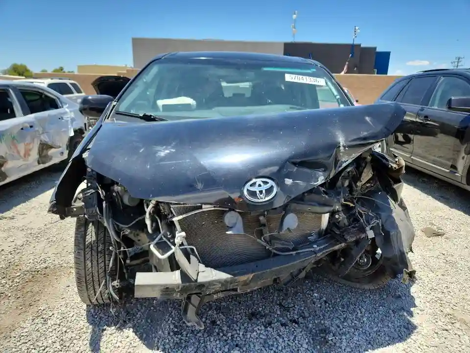 5TDXZ3DC8HS777853 2017 TOYOTA SIENNA-4