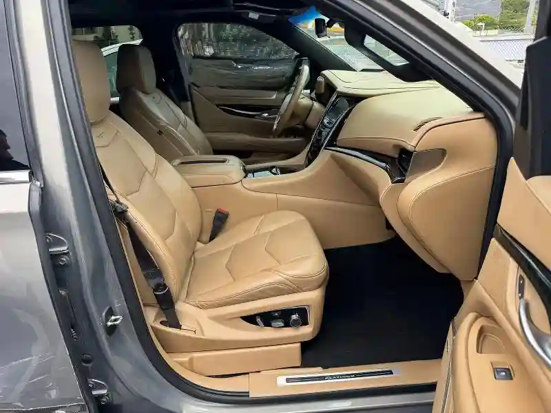 1GYS3DKJ7KR173584 2019 CADILLAC ESCALADE-4