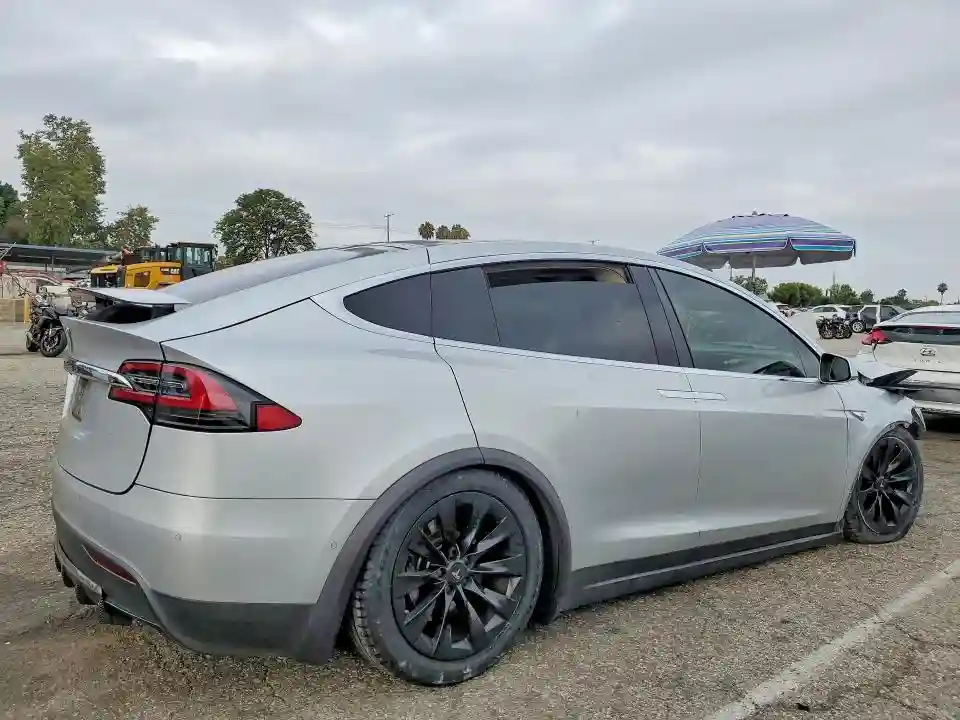 5YJXCAE28GF020966 2016 TESLA MODEL X-2