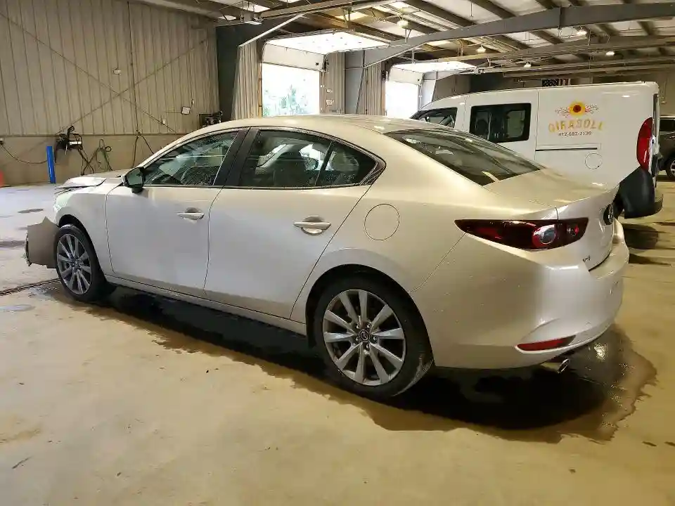 JM1BPACL9T1867606 2026 MAZDA 3-1