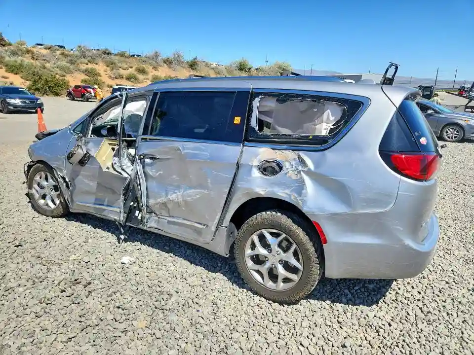 2C4RC1GG3JR320380 2018 CHRYSLER PACIFICA-1
