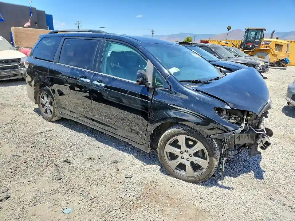 5TDXZ3DC8HS777853 2017 TOYOTA SIENNA-3