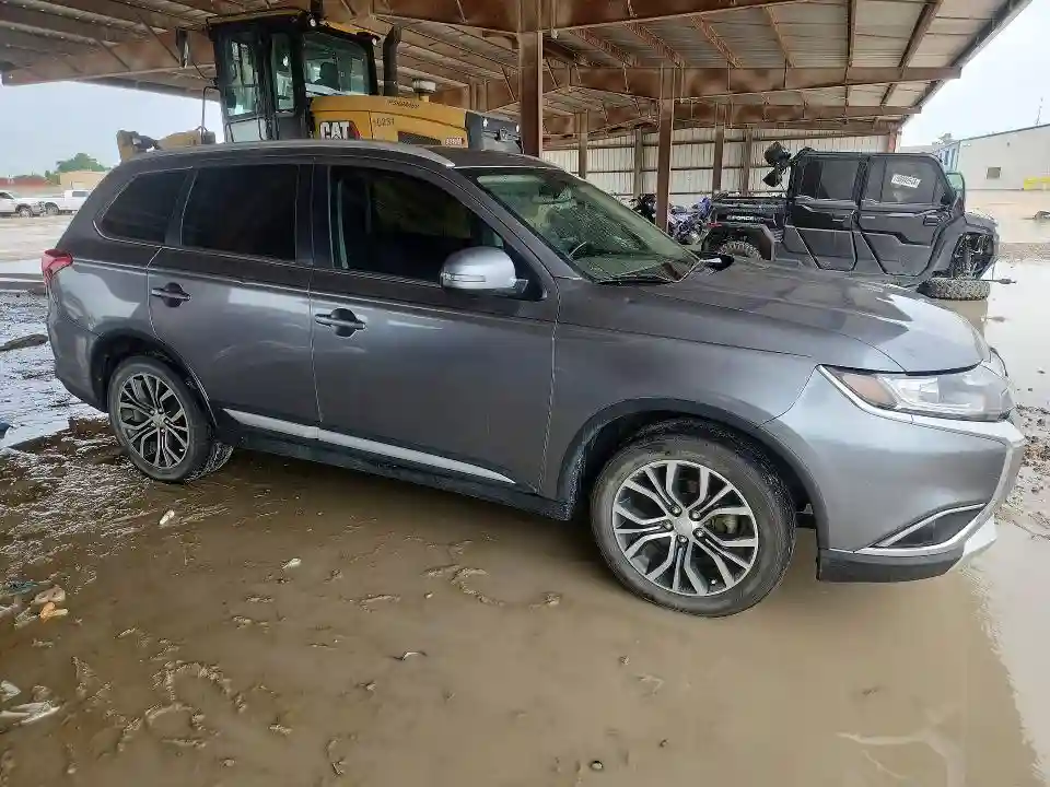 JA4AD3A38HZ035549 2017 MITSUBISHI OUTLANDER-3