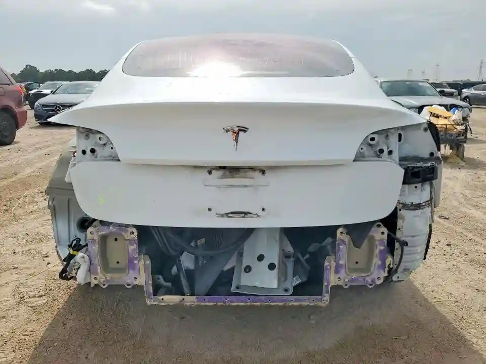 5YJ3E1EA4JF031339 2018 TESLA MODEL 3-5