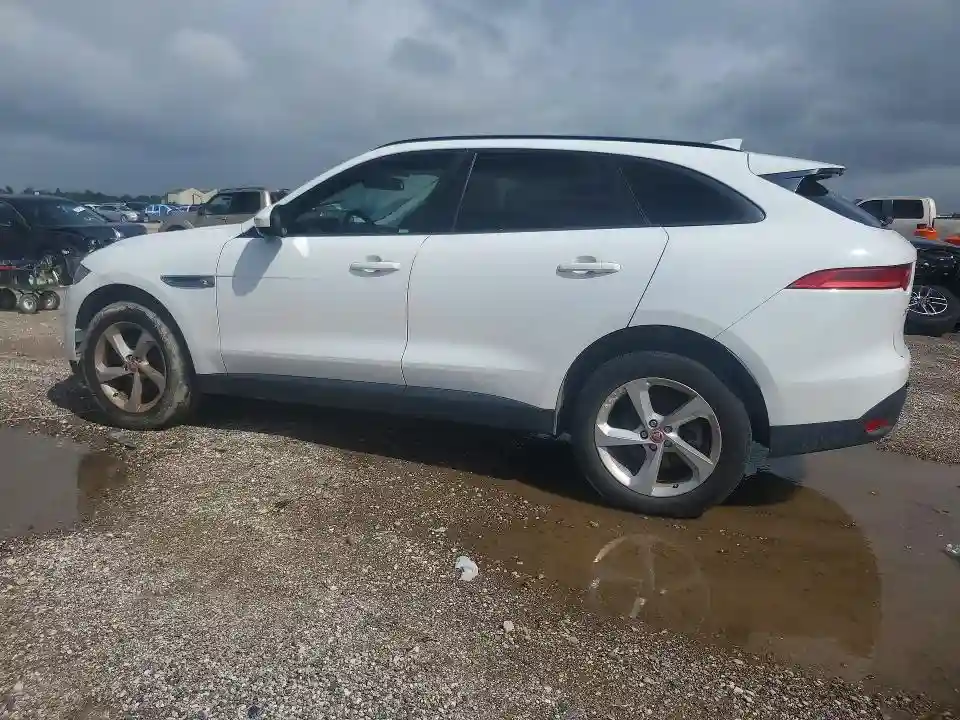 SADCJ2BV1HA074469 2017 JAGUAR F-PACE-1