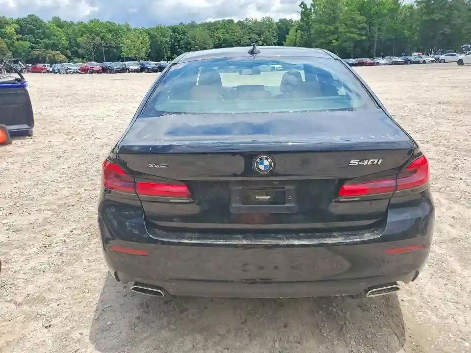 WBA73BJ07NWX74988 2022 BMW 5 SERIES-5