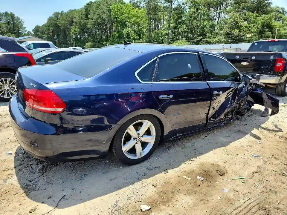 1VWBT7A37FC008831 2015 VOLKSWAGEN PASSAT-2