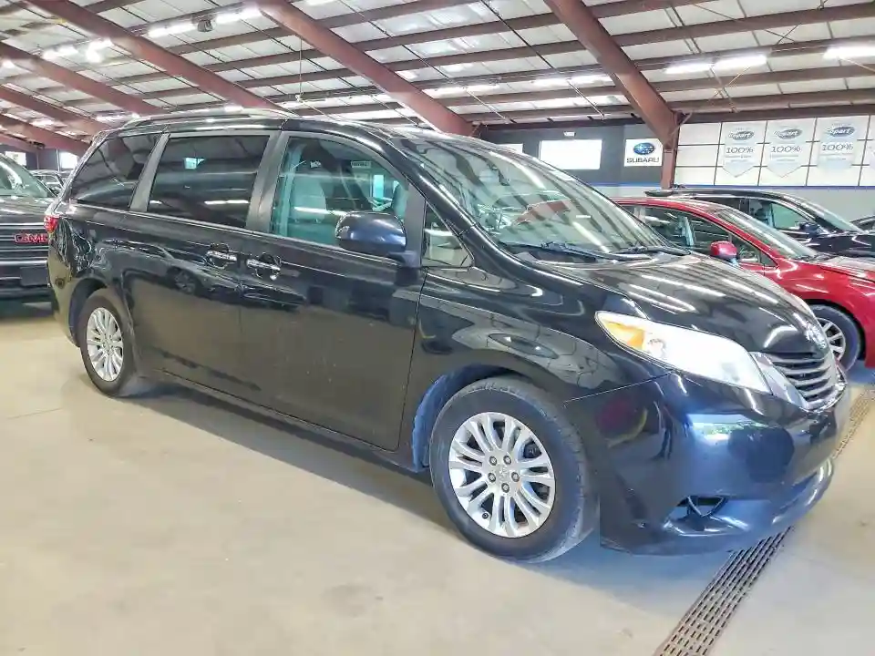5TDYZ3DC1HS823723 2017 TOYOTA SIENNA-3