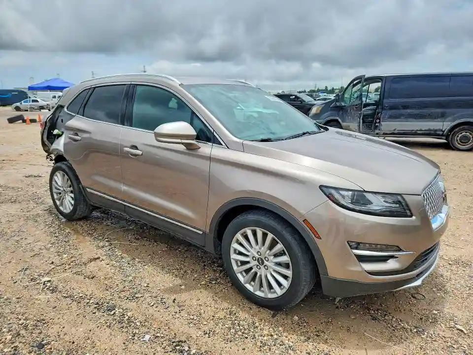 5LMCJ1C90KUL16884 2019 LINCOLN MKZ-3
