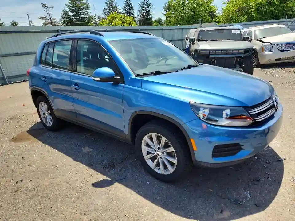 WVGBV7AX6HK052257 2017 VOLKSWAGEN TIGUAN-3