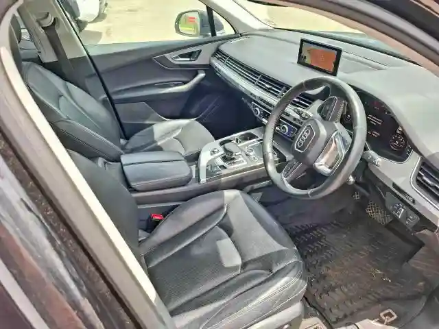 WA1LAAF73KD028482 2019 AUDI Q7-4