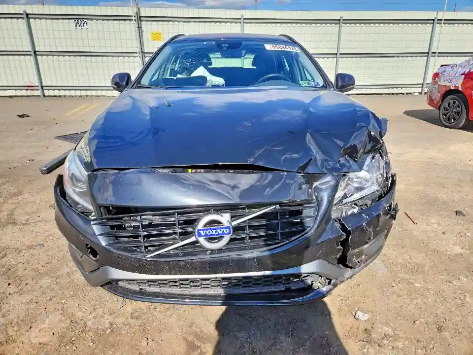 YV140MSLXJ2383610 2018 VOLVO V60-4