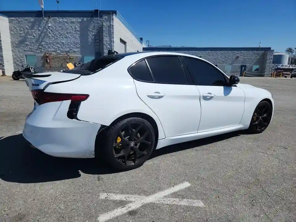ZARFAMBN8M7647093 2021 ALFA ROMEO GIULIA-2