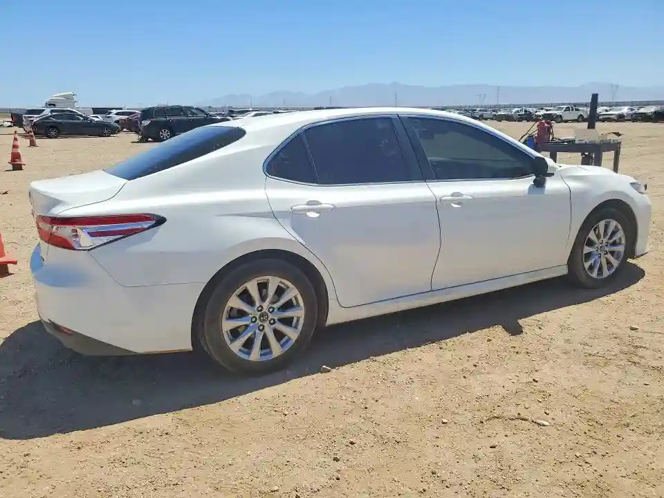 JTNB11HK5J3051474 2018 TOYOTA CAMRY-2