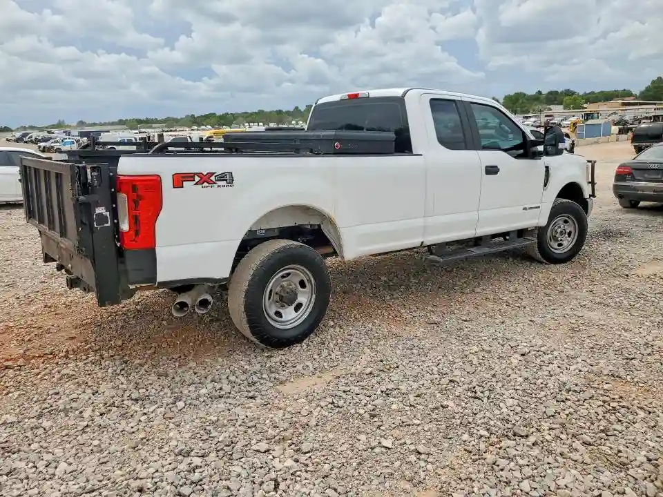1FT8X3BT5JEC12484 2018 FORD F350-2