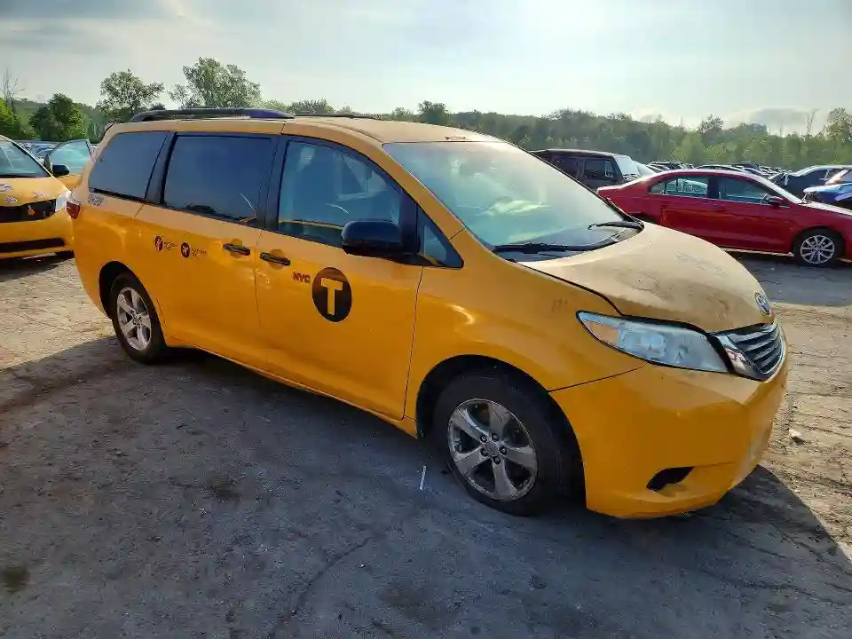 5TDKZ3DC4HS876051 2017 TOYOTA SIENNA-3