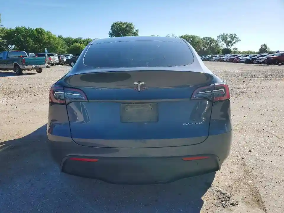 7SAYGDEE9PF877515 2023 TESLA MODEL Y-5