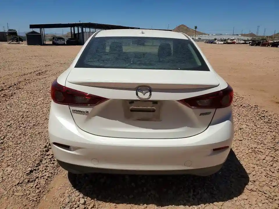 3MZBN1V30JM158479 2018 MAZDA 3-5