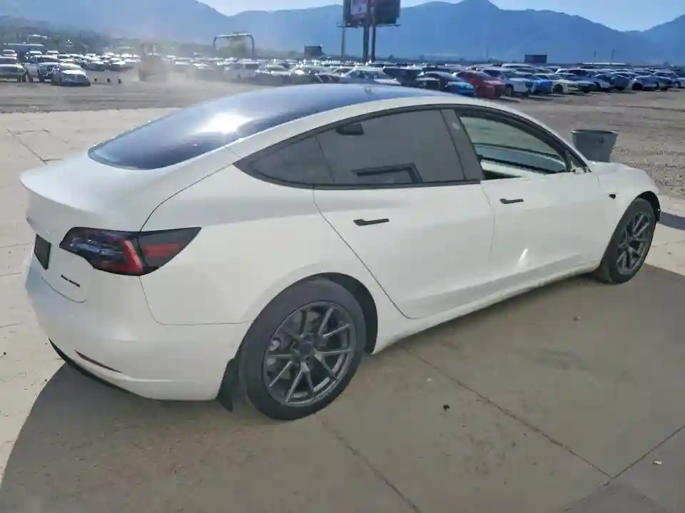 5YJ3E1EB3NF109950 2022 TESLA MODEL 3-2