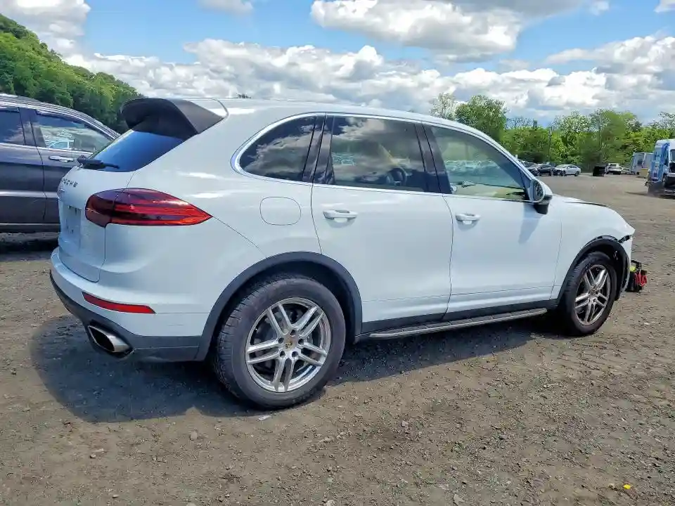 WP1AA2A27GKA11877 2016 PORSCHE CAYENNE-2