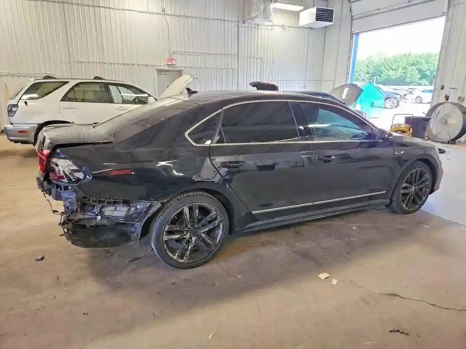 1VWDT7A35HC066030 2017 VOLKSWAGEN PASSAT-2