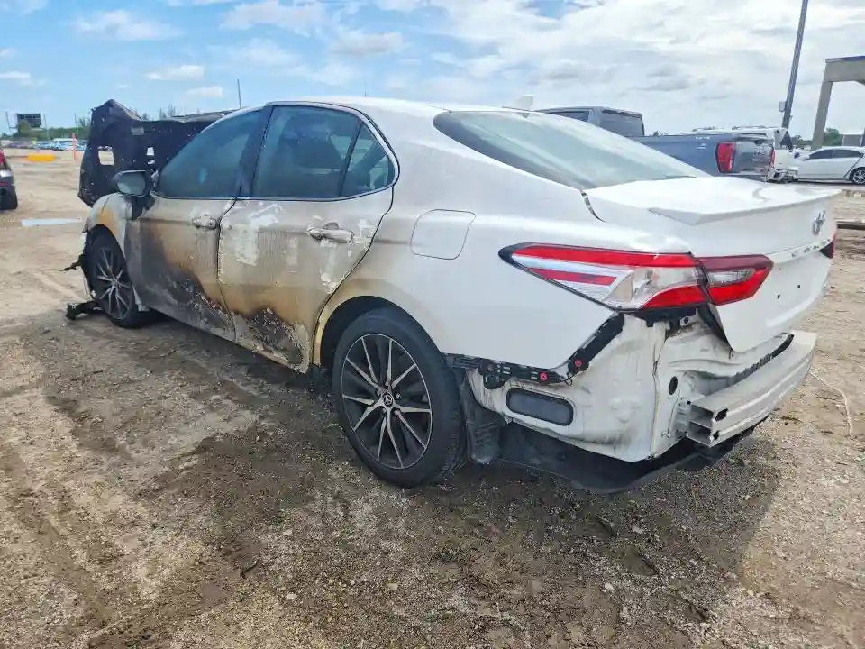 4T1G11AKXMU483752 2021 TOYOTA CAMRY-1