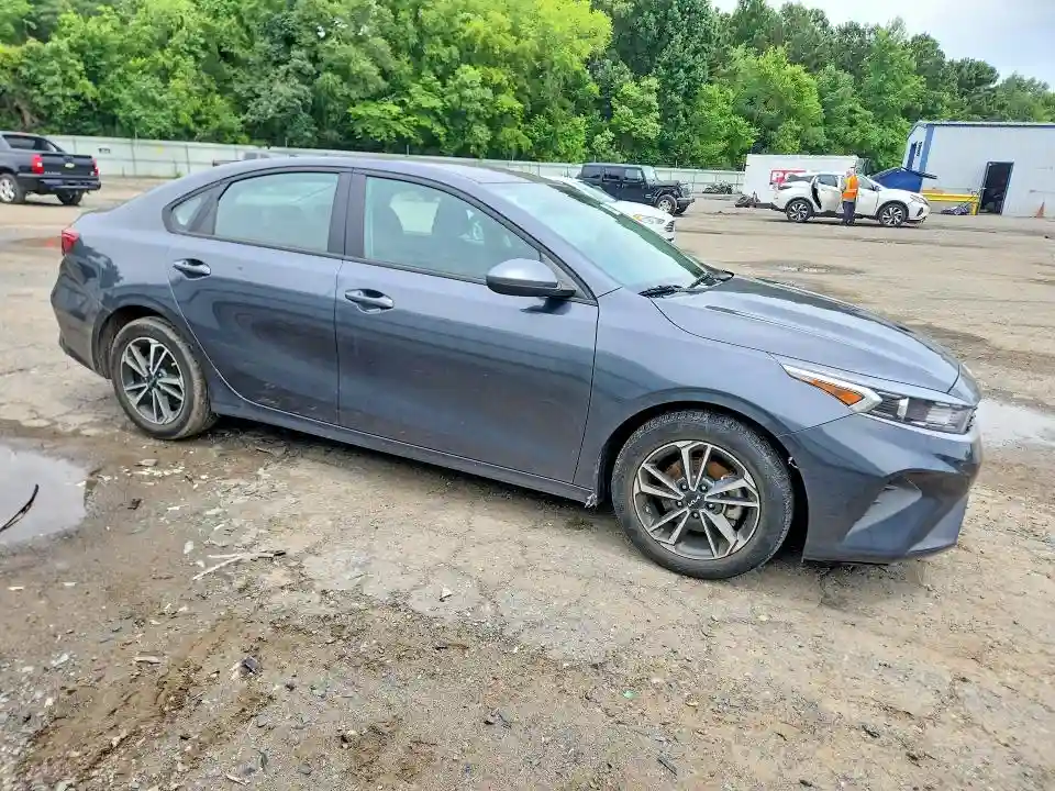 3KPF24AD8PE552604 2023 KIA FORTE-3