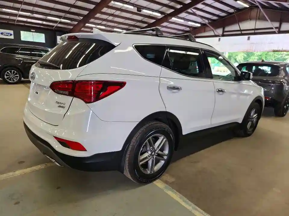 5XYZUDLB1JG556569 2018 HYUNDAI SANTA FE-2