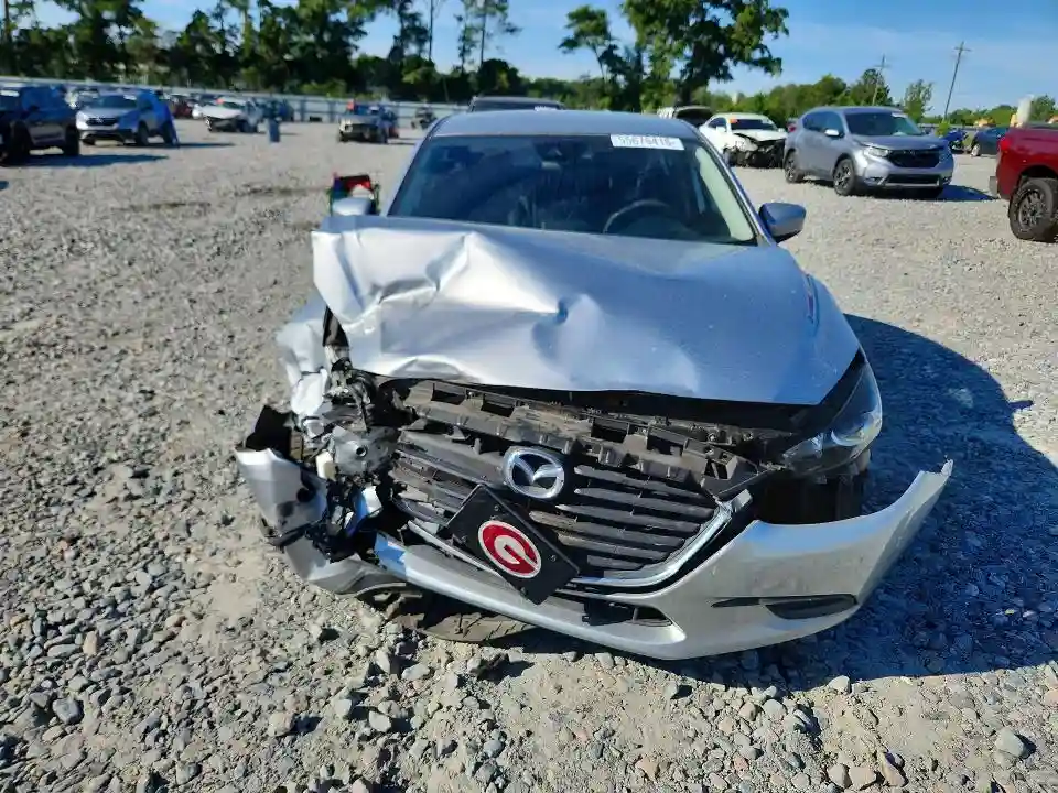 3MZBN1V37JM200713 2018 MAZDA 3-4