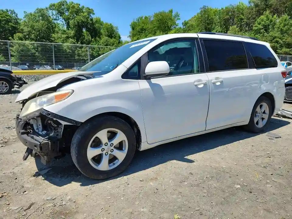 5TDKZ3DC7HS837230 2017 TOYOTA SIENNA-0