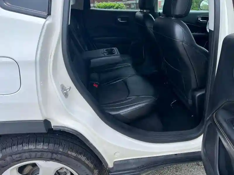 3C4NJDBBXJT185851 2018 JEEP COMPASS-5