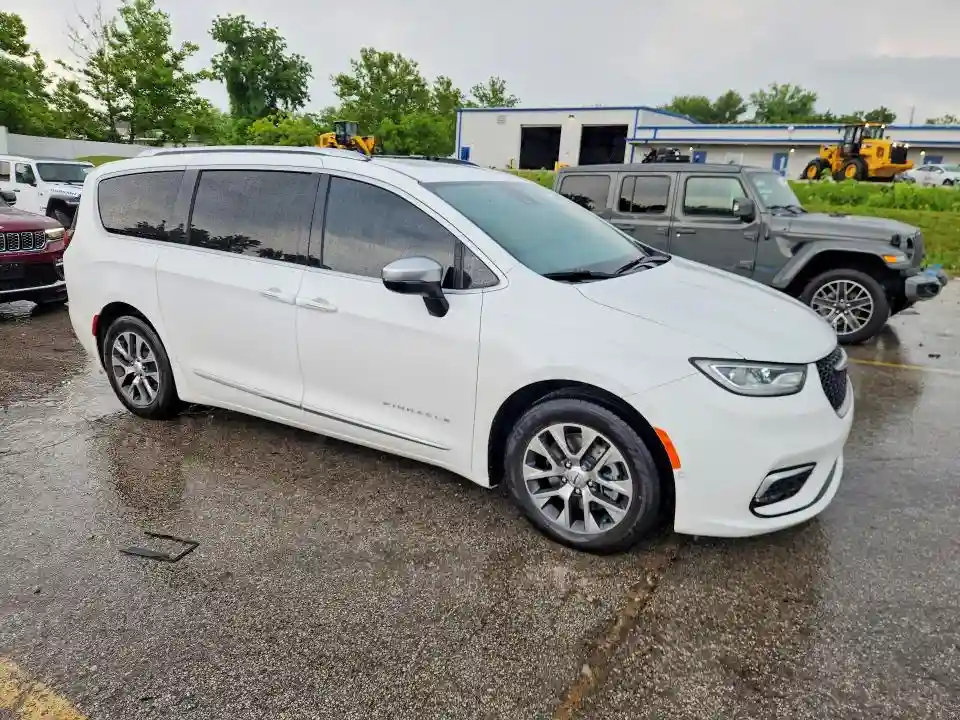 2C4RC1N73PR542493 2023 CHRYSLER PACIFICA-3