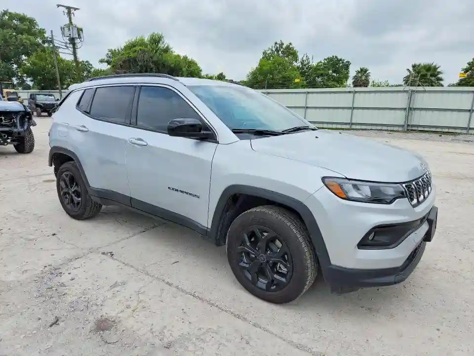 3C4NJDBN6ST585238 2025 JEEP COMPASS-3