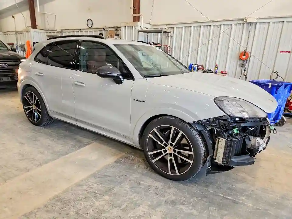WP1AM2AY4RDA48257 2024 PORSCHE CAYENNE-3