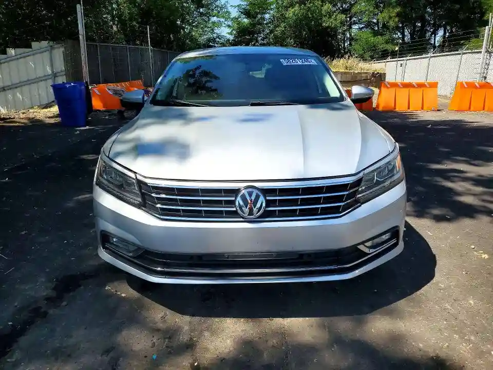 1VWBT7A31HC035672 2017 VOLKSWAGEN PASSAT-4