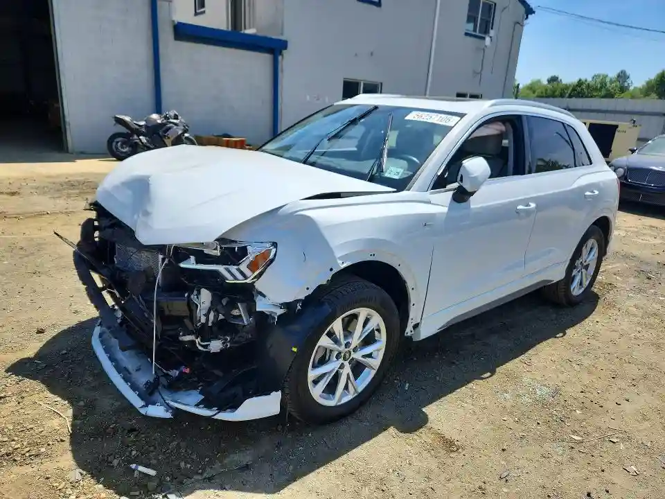 WA1EEDF38R1077961 2024 AUDI Q3-0