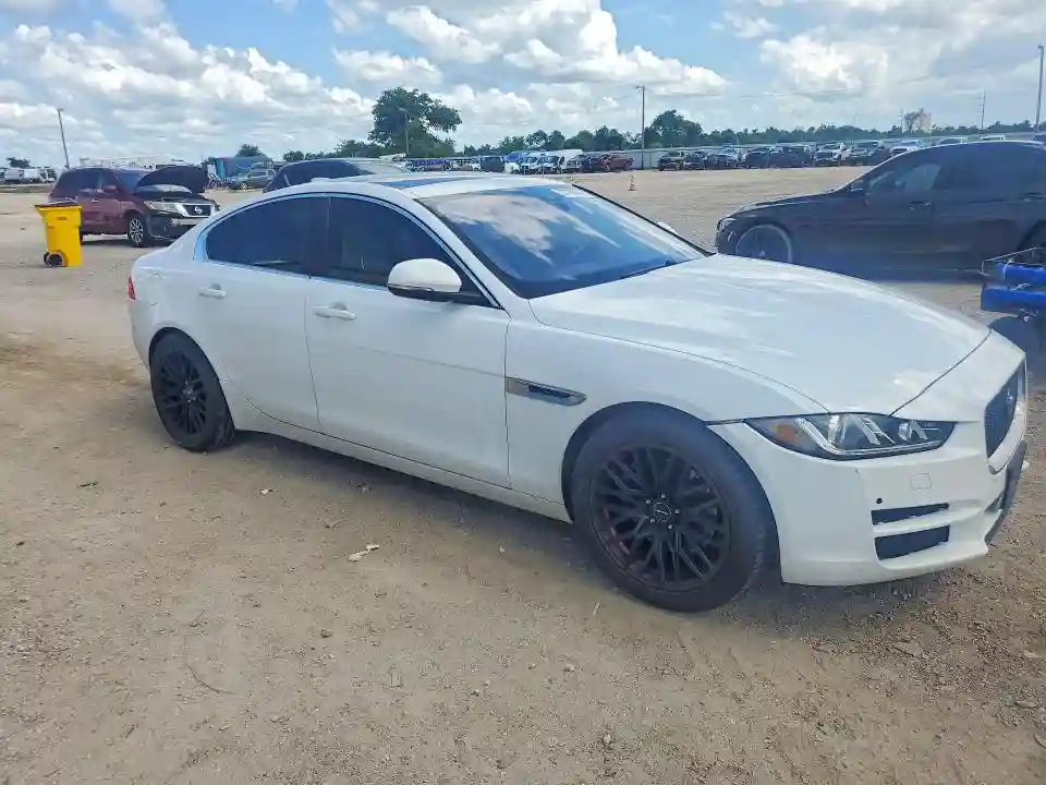 SAJAE4BG0HA960627 2017 JAGUAR XE-3