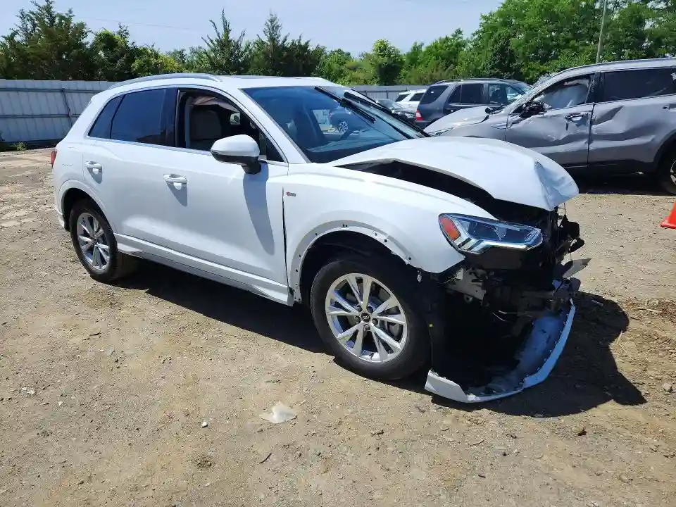 WA1EEDF38R1077961 2024 AUDI Q3-3